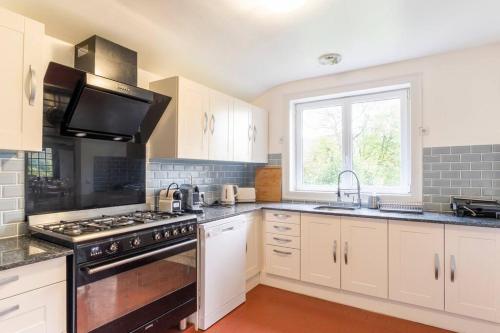 廚房, Dream 6-bedroom Villa with private tennis court in 勒蒂勒爾