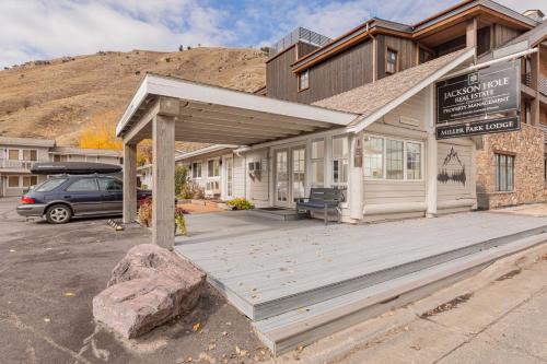 มิลเลอร์ พาร์ค ลอดจ์ (Miller Park Lodge) in แจ็คสัน (WY)
