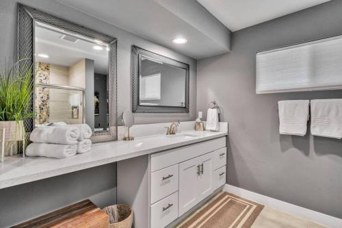 Desert Gem with GameRm/Pool/Spa & Mtn V.Lic#238192 in La Quinta, USA