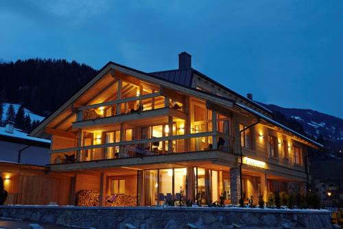 AlpenLuxus' GOLF SUITE in the SportLodge with natural pool, whirlpool & sauna