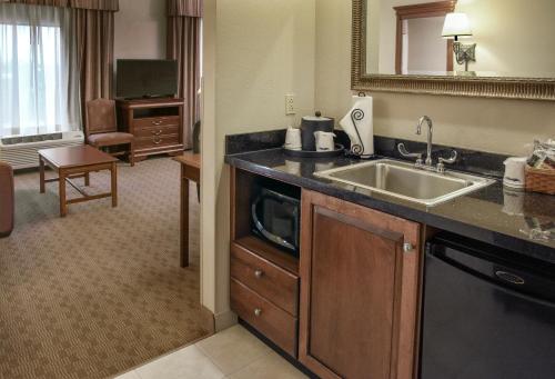 Hampton Inn & Suites Youngstown-Canfield - image 13