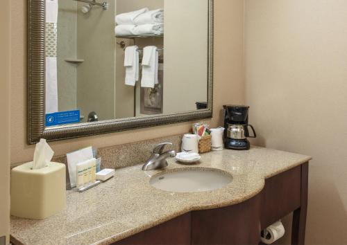 Hampton Inn & Suites Youngstown-Canfield