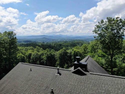 Pisgah View - Year round mountain view!