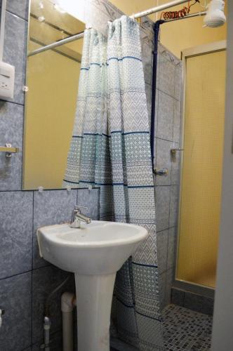 Twin Room image 6