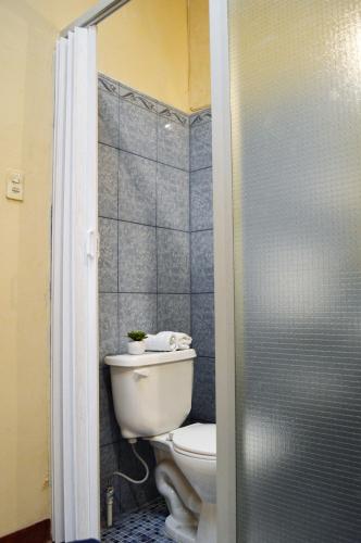 Twin Room image 10