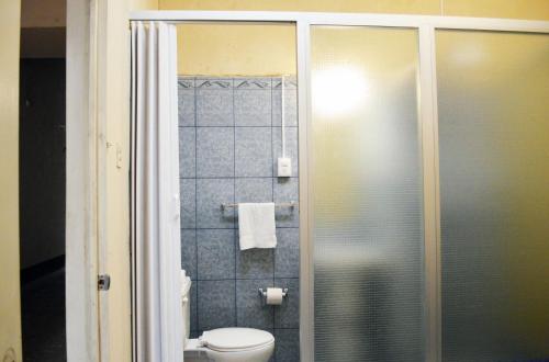 Twin Room image 9