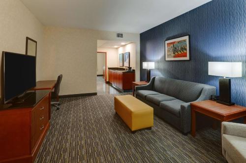 Drury Inn & Suites St. Louis Arnold