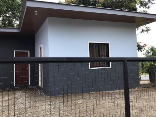 Mt Apo View Creekside Whole house with Pool by Creek Cowboys Cottage