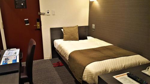 Single Room with Shower image 9