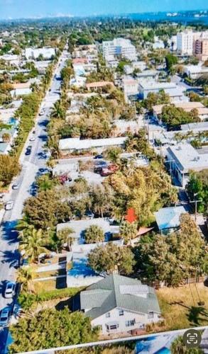 Two bedroom ranch with private deck close to beach in Lake Worth, USA