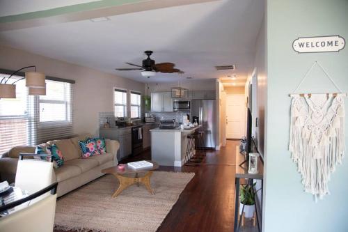 Two bedroom ranch with private deck close to beach in Lake Worth, USA