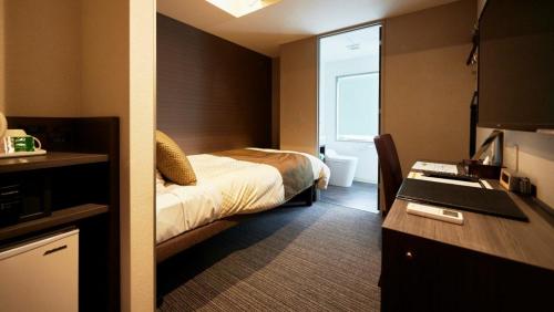 Single Room with Shower image 8