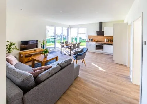 Hangar 19 Großzügiges Apartment mit Terrasse und Garten H4W2 in Schwerin, Deutschland