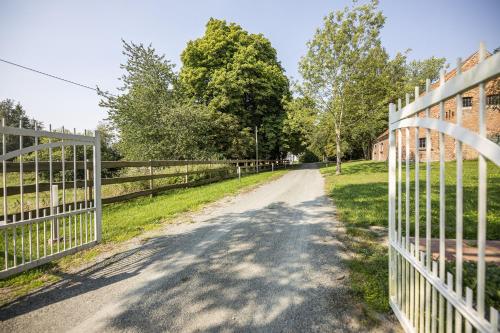 Ruhig und idyllische Lage, strandnah, gratis Nutzung vom AHOI Erlebnisbad und Sauna in Sellin - Gutshaus Silvitz FeWo 01