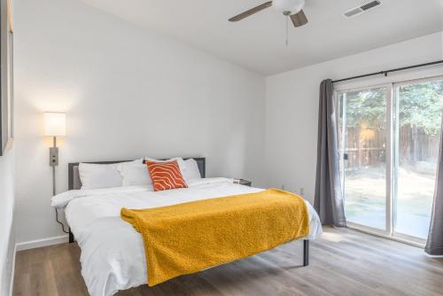 3BR Cozy Home~ Stylish & New ~ UC Merced ~ en route Yosemite! in Pine