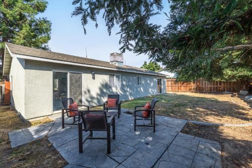 Facilities, 3BR Cozy Home~ Stylish & New ~ UC Merced ~ en route Yosemite! in Pine