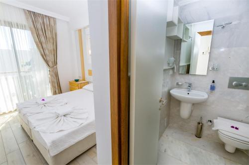Defne Hotel - image 3