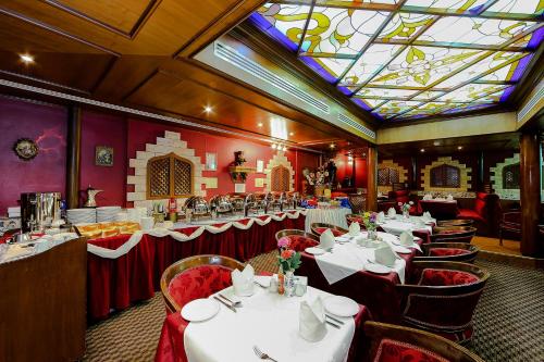 Jonrad Hotel - image 14