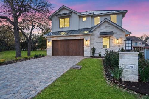 Contemporary, Luxury Retreat on Lake LBJ with Heated Pool in Horseshoe Bay (TX)