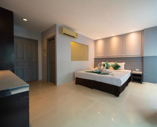 room detail thumbnail 1