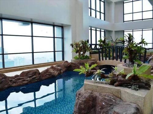 Posh Beds with City View and Pools near Cardinal Santos Medical Center