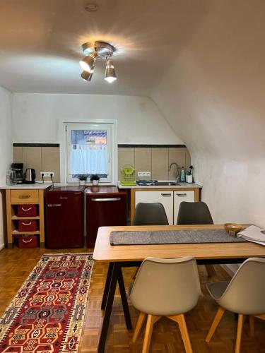 Ferieninrosengarten 1 Zi Appartement 190 cm Deckenhöhe ODER große 4 Zi DG WHG