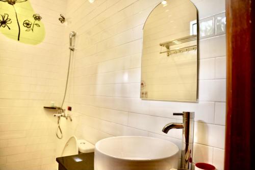 Hoang Tay Hotel - Dong Thap - 샤워실
