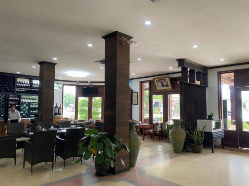 Subbinh Hotel and Restaurant near Pakse International Airport