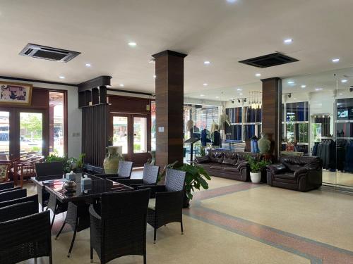 Restaurang, Subbinh Hotel and Restaurant in Pakse