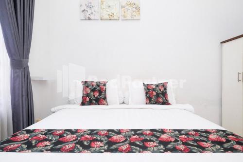 Standard Double Room image 10