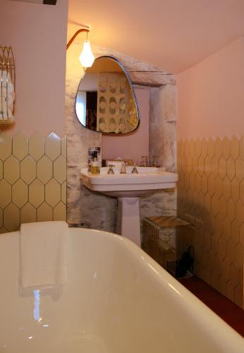 Le petit hotel - image 3