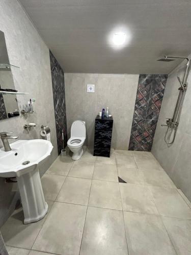 Shower, Комфортные комнаты у Ирэн in Vanadzor