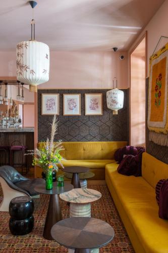 Le petit hotel – St. Rémy - de - Provence, NY