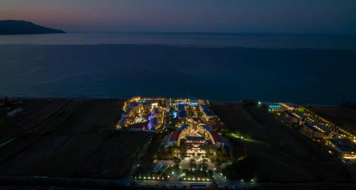 Hydramis Palace Beach Resort