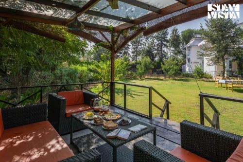 StayVista's Nature Ville - City Escape with Terrace-Balconies with View, Lawn & Gazebo