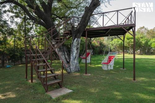 StayVista's Nature Ville - City Escape with Terrace-Balconies with View, Lawn & Gazebo