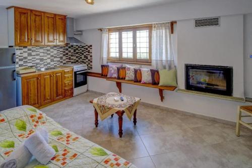 Pileas Pinakates-Milies-Vizitsa in Pinakates