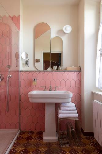 Le petit hotel – St. Rémy - de - Provence, NY
