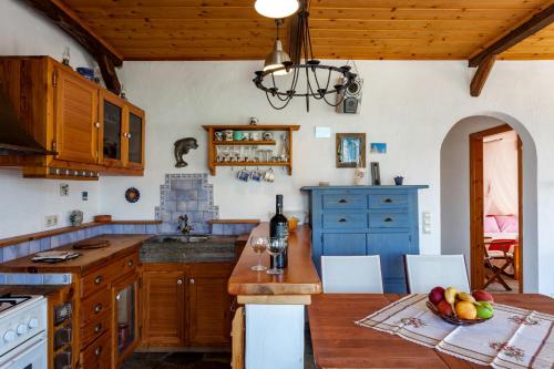 One-Bedroom Apartment image 8