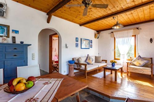 One-Bedroom Apartment image 6