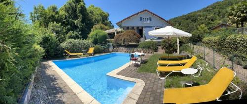  Appartamento Lucy with shared pool, Unterkunft in Cambiasca