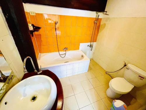 Deluxe Double Room with Balcony image 10