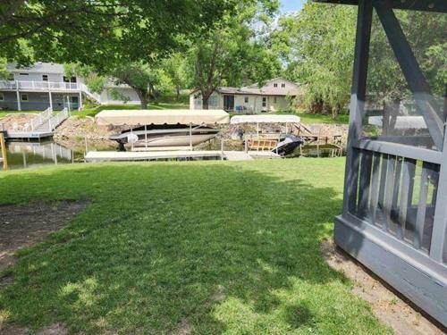 The Canal Cottage off West Lake Okoboji