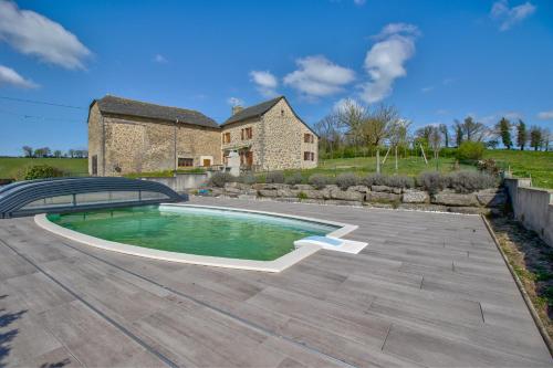 Gite Lavergne, piscine privee et superbe vue - Location saisonnière - Sanvensa