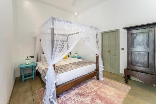 Double Room with Patio image 4