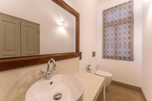 Double Room with Patio image 1