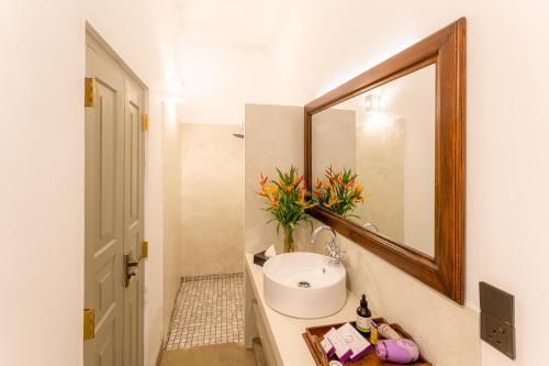Double Room with Patio image 2