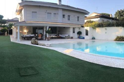  Luxury House Roma Casal Palocco in 124 Casal Palocco