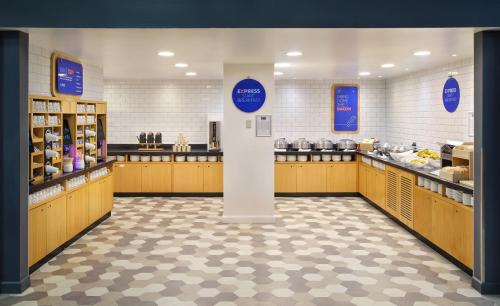 Holiday Inn Express - Birmingham - City Centre an IHG Hotel - image 2