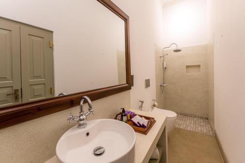 Queen Room image 1